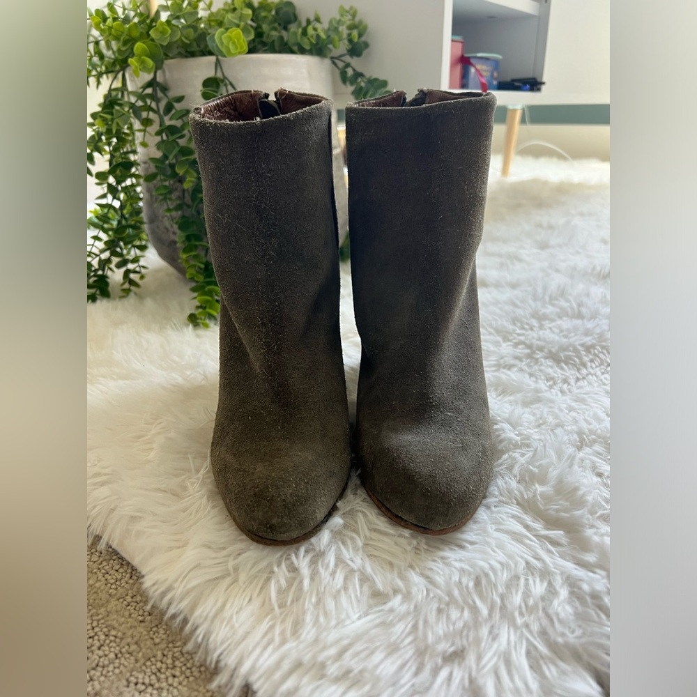 Freebird HARLO Suede Booties | Olive Green | Size 8